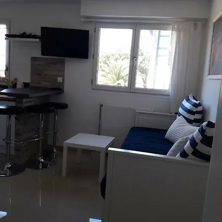 St Charles Le Colisee Apartmán *